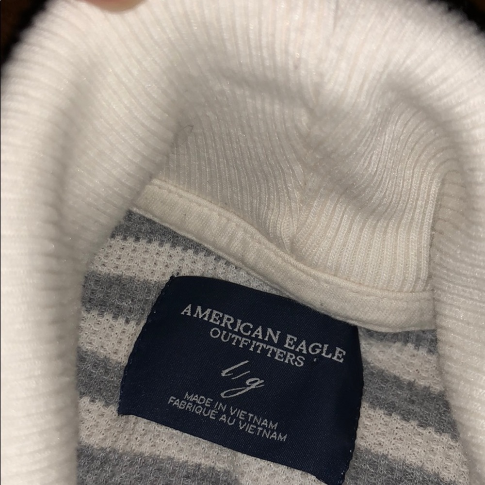 American Eagle top - Picture 2 of 2